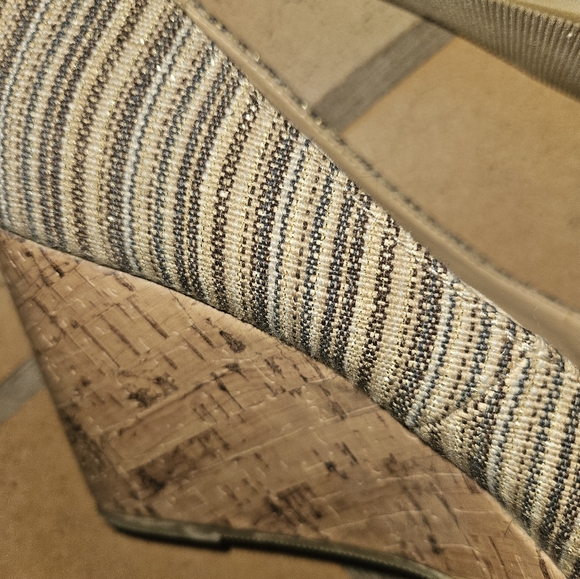 Report Womans Wedge Style Open Toe Shoe Size 10 - Picture 4 of 9